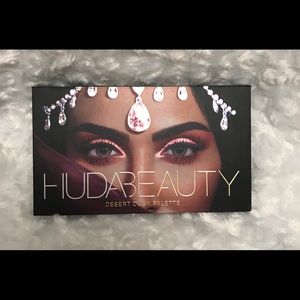 Huda Beauty Eyeshadow Palette New